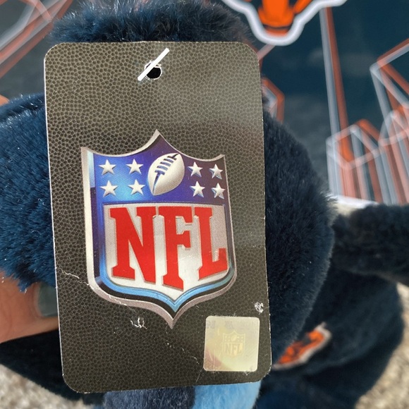 Chicago Bears Fan Package!! NWT puffer vest in L, foam hat, cap, shorts & more! - Picture 8 of 17